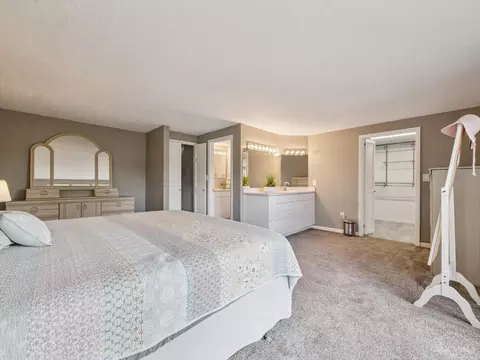 Bedroom - 2520 Willowspring Ct, Cincinnati, OH 45231 photo 4 of 12