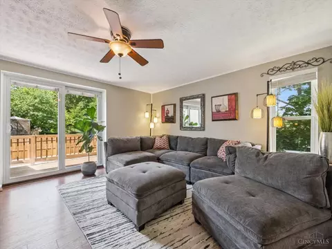 Living - 2520 Willowspring Ct, Cincinnati, OH 45231 photo 9 of 12