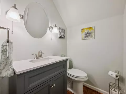 Bath - 2520 Willowspring Ct, Cincinnati, OH 45231 photo 4 of 7