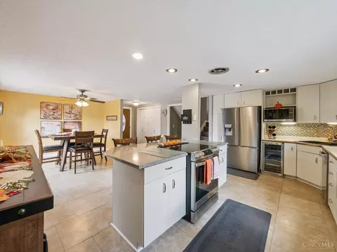 Kitchen - 2520 Willowspring Ct, Cincinnati, OH 45231 photo 4 of 4