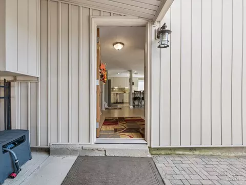Entry Way - 2520 Willowspring Ct, Cincinnati, OH 45231 photo 1 of 2