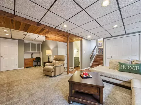 Living - 2520 Willowspring Ct, Cincinnati, OH 45231 photo 3 of 12