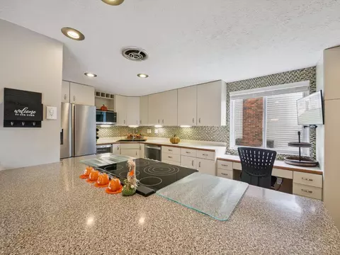 Kitchen - 2520 Willowspring Ct, Cincinnati, OH 45231 photo 2 of 4