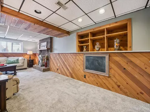 Living - 2520 Willowspring Ct, Cincinnati, OH 45231 photo 5 of 12
