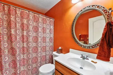 Bath - 6556 Thistle Grv, Morrow, OH 45152 photo 4 of 4