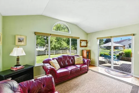 Living - 6556 Thistle Grv, Morrow, OH 45152 photo 3 of 4