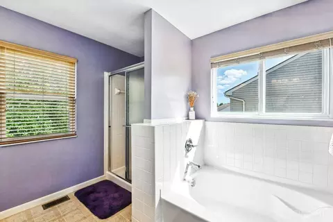 Bath - 6556 Thistle Grv, Morrow, OH 45152 photo 2 of 4