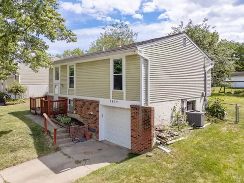 1839 Kemper Rd, Forest Park, OH 45240