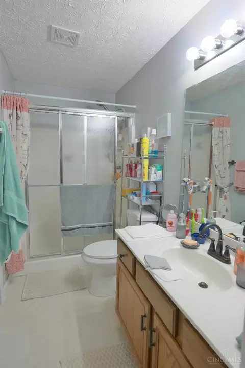Bath - 326 Rawling Dr, Harrison, OH 45030 photo 1 of 2