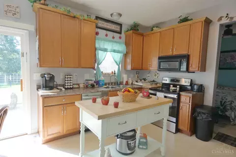 Kitchen - 326 Rawling Dr, Harrison, OH 45030 photo 2 of 3