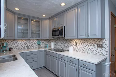 Kitchen - 1320 Donson Cir, Kettering, OH 45459 photo 1 of 5