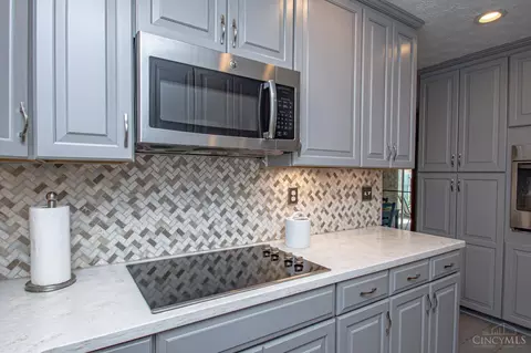 Kitchen - 1320 Donson Cir, Kettering, OH 45459 photo 4 of 5