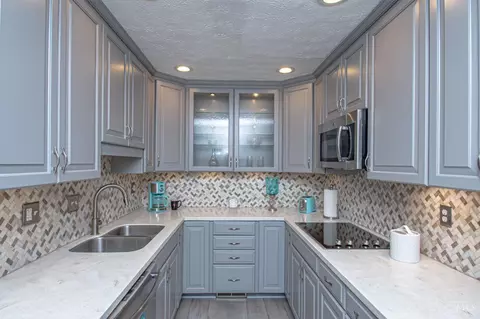 Kitchen - 1320 Donson Cir, Kettering, OH 45459 photo 3 of 5