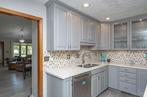 Kitchen - 1320 Donson Cir, Kettering, OH 45459 photo 2 of 5