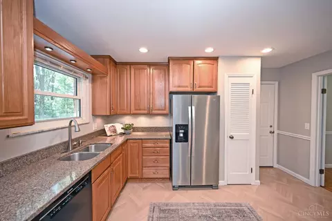 Kitchen - 5713 Brasher Ave, Blue Ash, OH 45242 photo 4 of 4