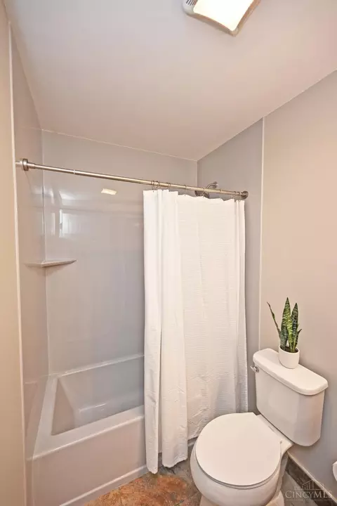 Bath - 5713 Brasher Ave, Blue Ash, OH 45242 photo 4 of 4