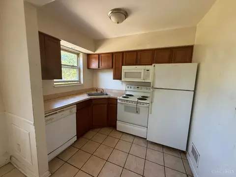 Kitchen - 2955 Ferguson Rd, Cincinnati, OH 45238 photo 1 of 2