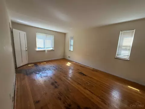 Living - 2955 Ferguson Rd, Cincinnati, OH 45238 photo 1 of 1