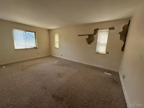 Bedroom - 2955 Ferguson Rd, Cincinnati, OH 45238 photo 3 of 5