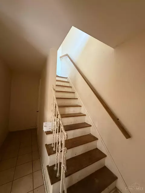 Entry Way - 2955 Ferguson Rd, Cincinnati, OH 45238 photo 1 of 2