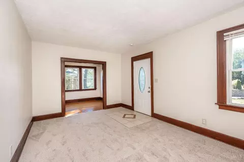 Living - 2606 Kipling Ave, Cincinnati, OH 45239 photo 2 of 6