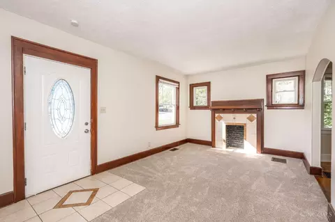 Living - 2606 Kipling Ave, Cincinnati, OH 45239 photo 1 of 6