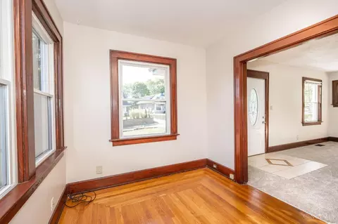 Living - 2606 Kipling Ave, Cincinnati, OH 45239 photo 6 of 6