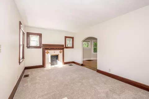 Living - 2606 Kipling Ave, Cincinnati, OH 45239 photo 3 of 6