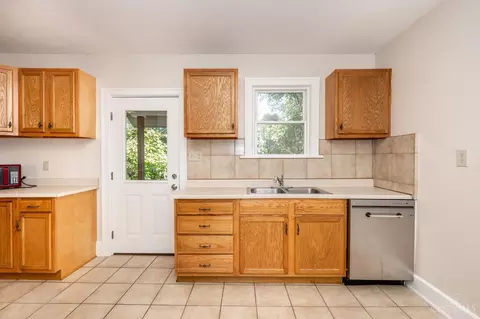 Kitchen - 2606 Kipling Ave, Cincinnati, OH 45239 photo 3 of 4