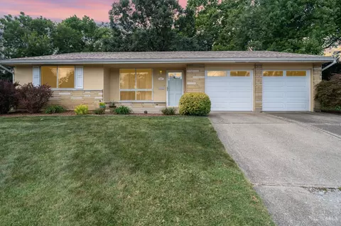 11837 Mangrove Ln, Springdale, OH 45246