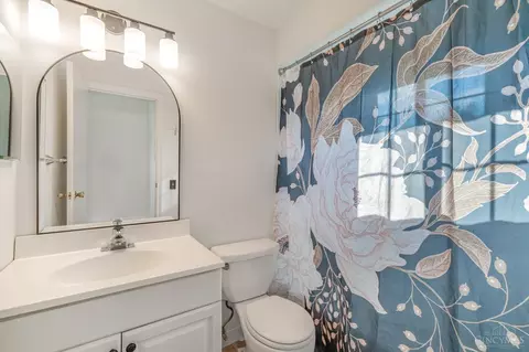 Bath - 2109 Berrypatch Dr, Cincinnati, OH 45244 photo 2 of 2