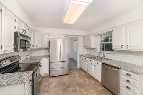 Kitchen - 2109 Berrypatch Dr, Cincinnati, OH 45244 photo 1 of 2
