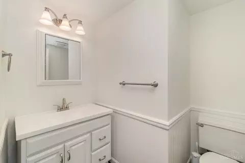 Bath - 2109 Berrypatch Dr, Cincinnati, OH 45244 photo 1 of 2