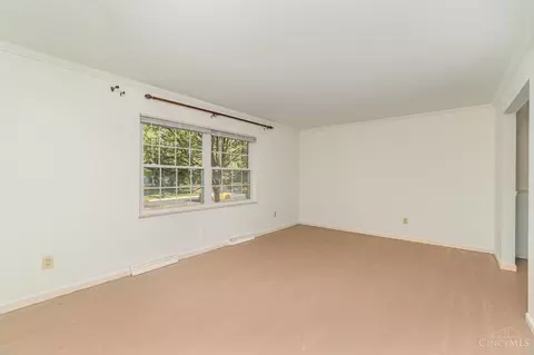 Living - 2109 Berrypatch Dr, Cincinnati, OH 45244 photo 3 of 4