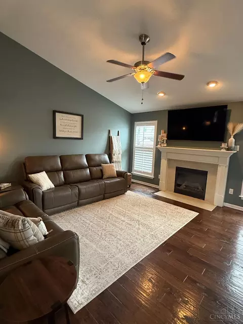 Living - 5069 Sullivans Ridge Dr, Morrow, OH 45152 photo 3 of 3