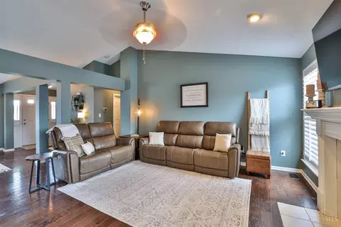 Living - 5069 Sullivans Ridge Dr, Morrow, OH 45152 photo 2 of 3