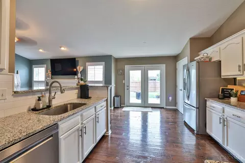 Kitchen - 5069 Sullivans Ridge Dr, Morrow, OH 45152 photo 3 of 3