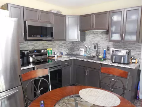Kitchen - 1372 Riviera Pl, Cincinnati, OH 45231 photo 1 of 4