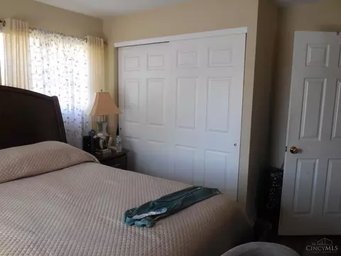 Bedroom - 1372 Riviera Pl, Cincinnati, OH 45231 photo 2 of 4