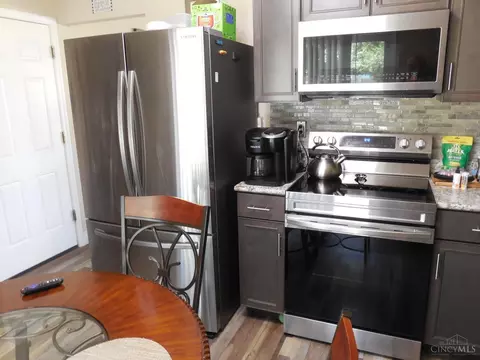 Kitchen - 1372 Riviera Pl, Cincinnati, OH 45231 photo 3 of 4