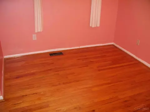 2555 John Gray Rd, Cincinnati, OH 45231 photo 9