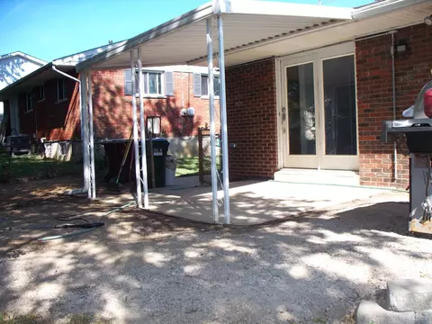 2555 John Gray Rd, Cincinnati, OH 45231 photo 2
