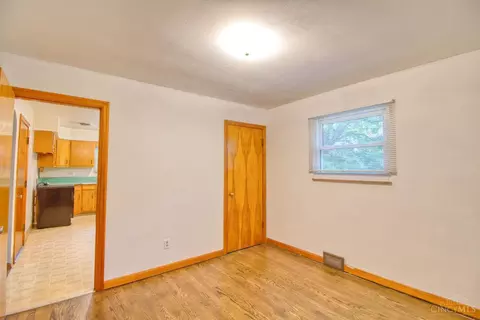 Bedroom - 464 Lenkenann Dr, Cincinnati, OH 45255 photo 1 of 6