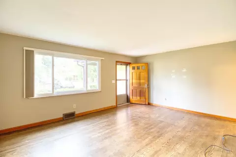 Living - 464 Lenkenann Dr, Cincinnati, OH 45255 photo 2 of 2
