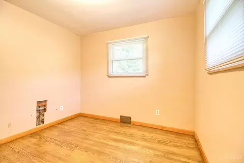 Bedroom - 464 Lenkenann Dr, Cincinnati, OH 45255 photo 4 of 6