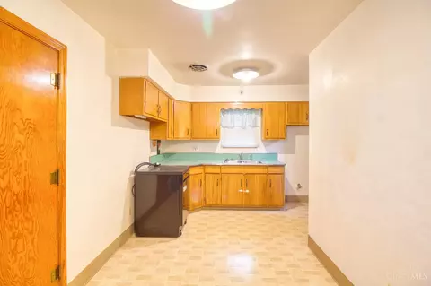 Kitchen - 464 Lenkenann Dr, Cincinnati, OH 45255 photo 1 of 3