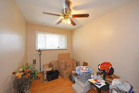 Bedroom - 2291 Deblin Dr, Cincinnati, OH 45239 photo 8 of 9