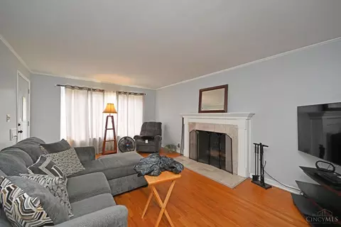 Living - 2291 Deblin Dr, Cincinnati, OH 45239 photo 3 of 4