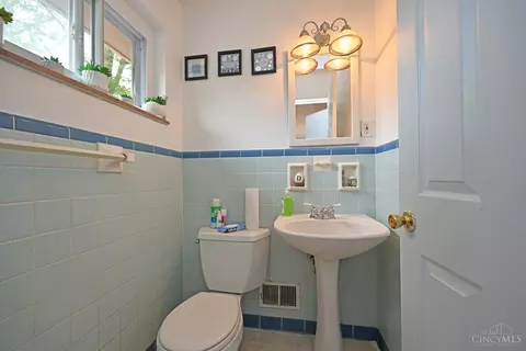 Bath - 2291 Deblin Dr, Cincinnati, OH 45239 photo 1 of 3