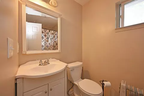 Bath - 2291 Deblin Dr, Cincinnati, OH 45239 photo 2 of 3